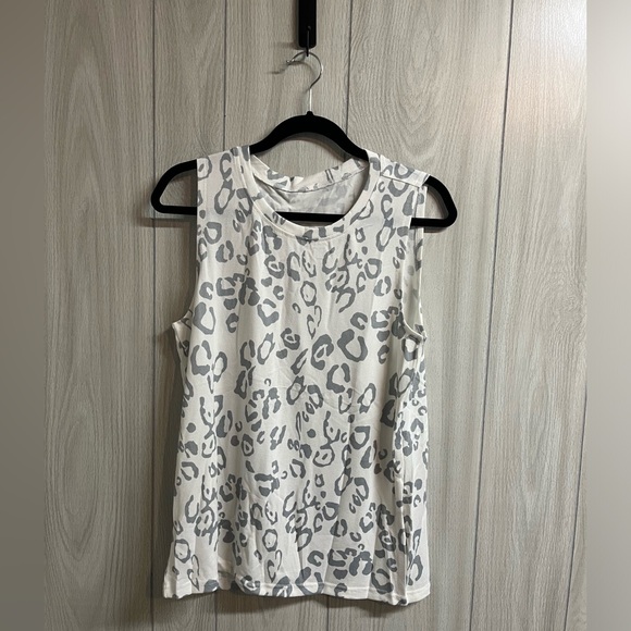 *NEW* White Leopard Print Chic Tank Top - Picture 2 of 4
